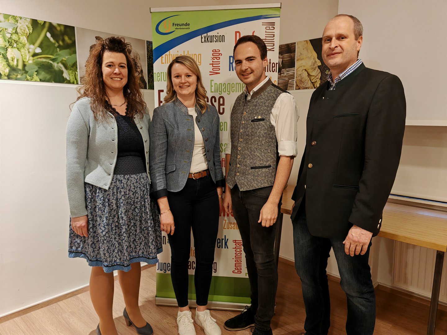 Tina und Gundi übergeben ihr Leitungsamt an Marlene und Stephan.